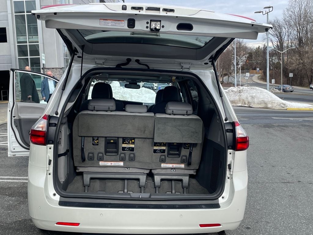 2018 Toyota Sienna XLE 8 Passenger