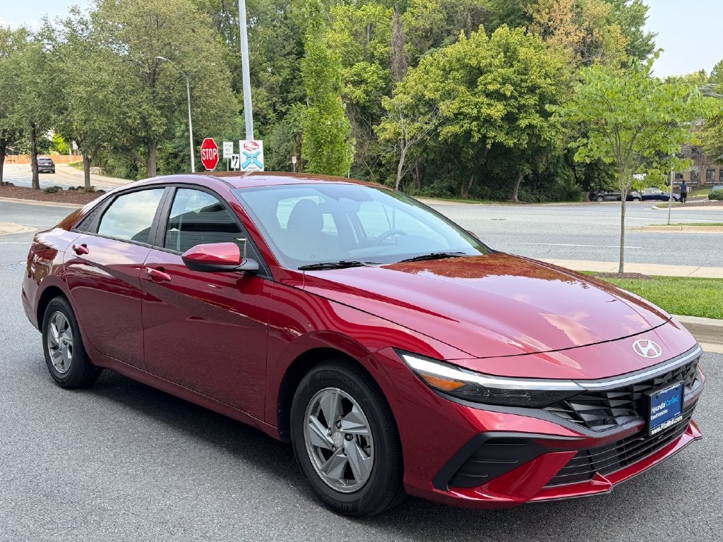 2025 Hyundai Elantra SE