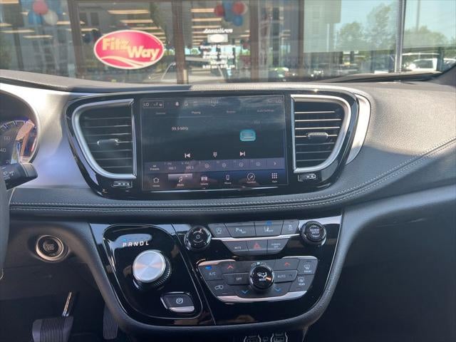 2024 Chrysler Pacifica Touring