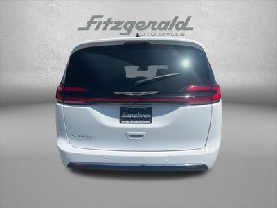 2024 Chrysler Pacifica Touring