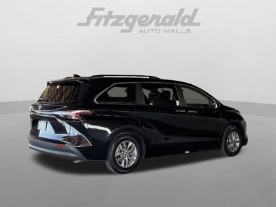 2026 Toyota Sienna XLE 8 Passenger