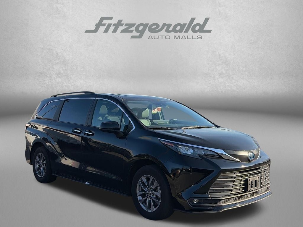 2025 Toyota SIENNA XLE XLE 8 Passenger