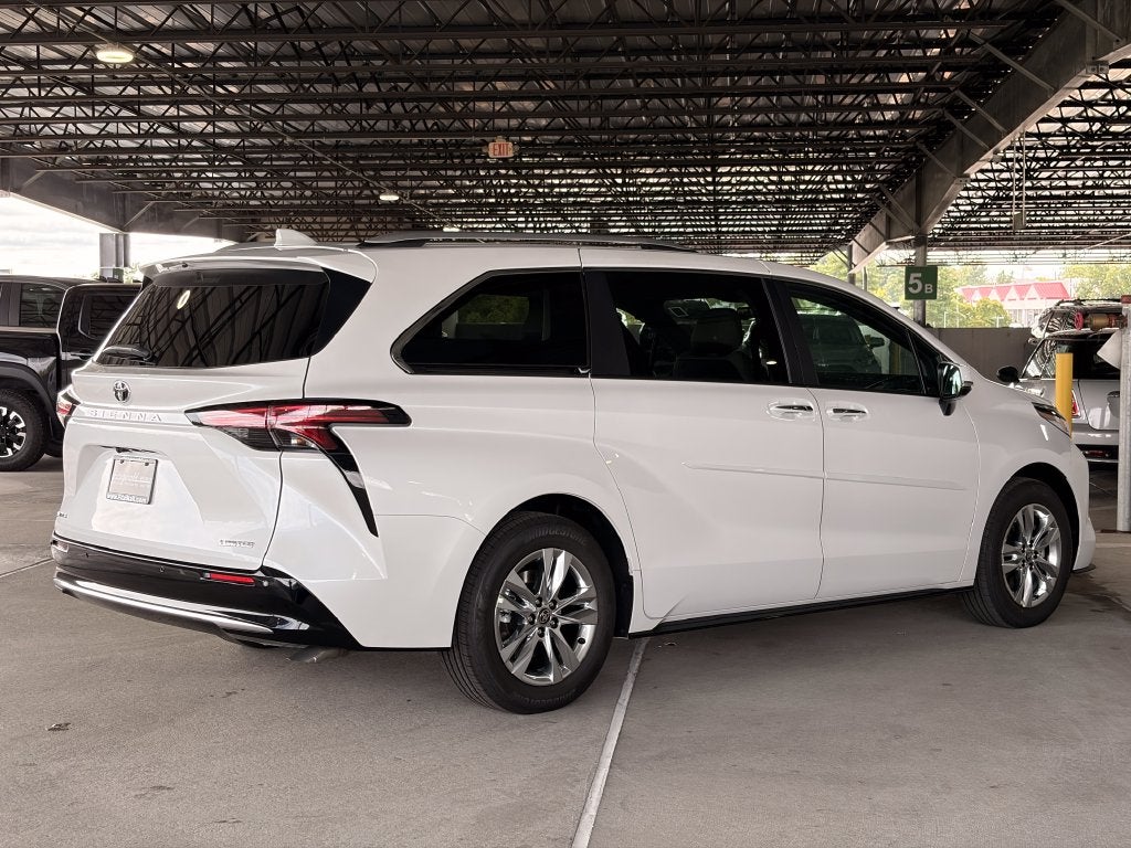 2026 Toyota Sienna Limited 7 Passenger