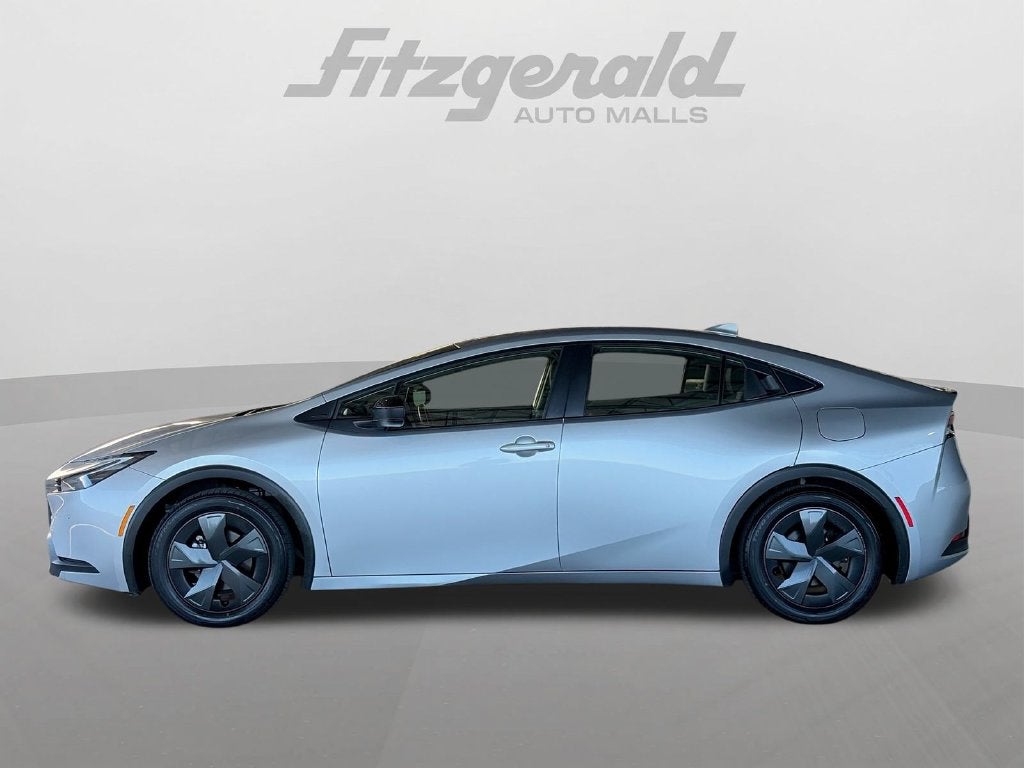 2025 Toyota Prius LE