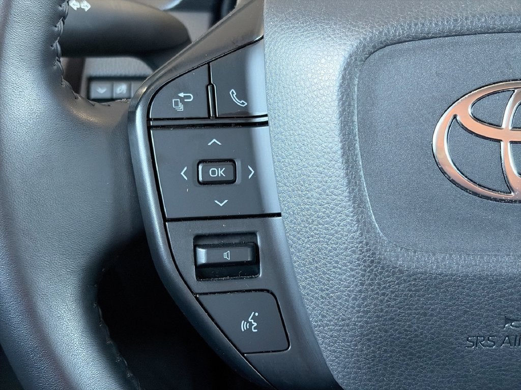 2025 Toyota Prius LE