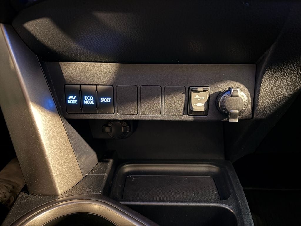 2018 Toyota RAV4 HYBRID XLE