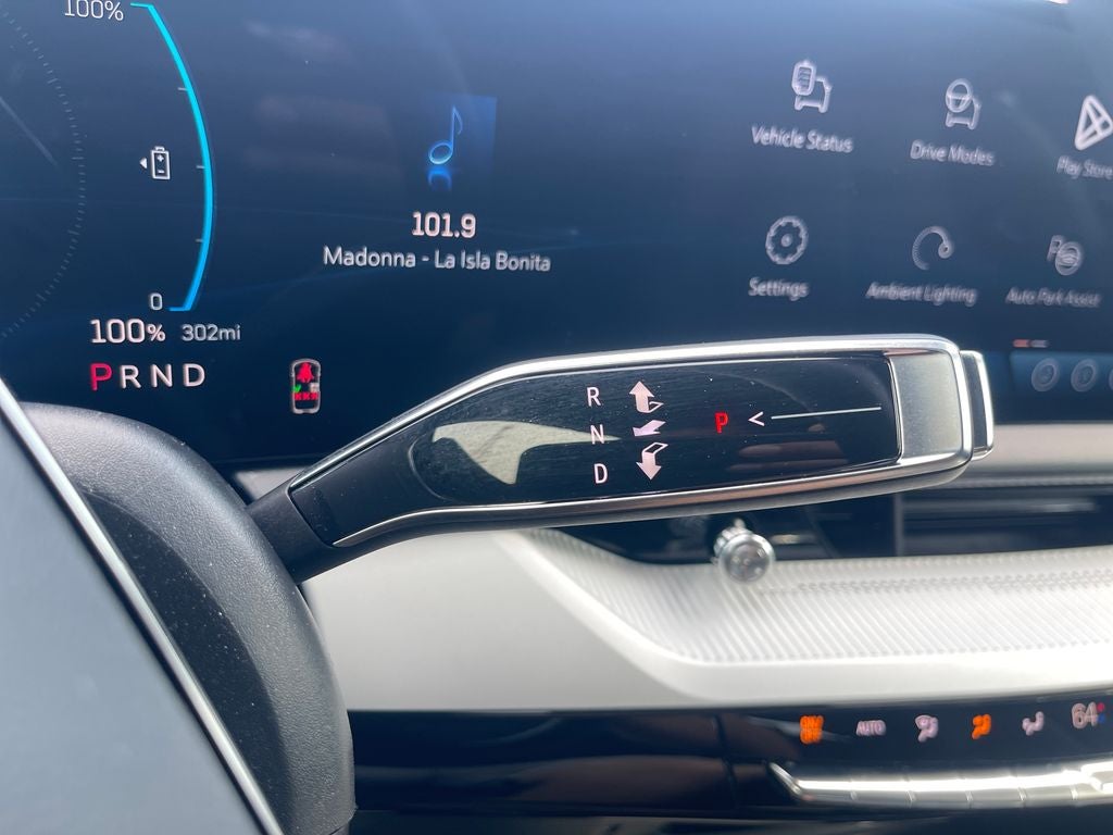 2025 Cadillac OPTIQ Luxury 2