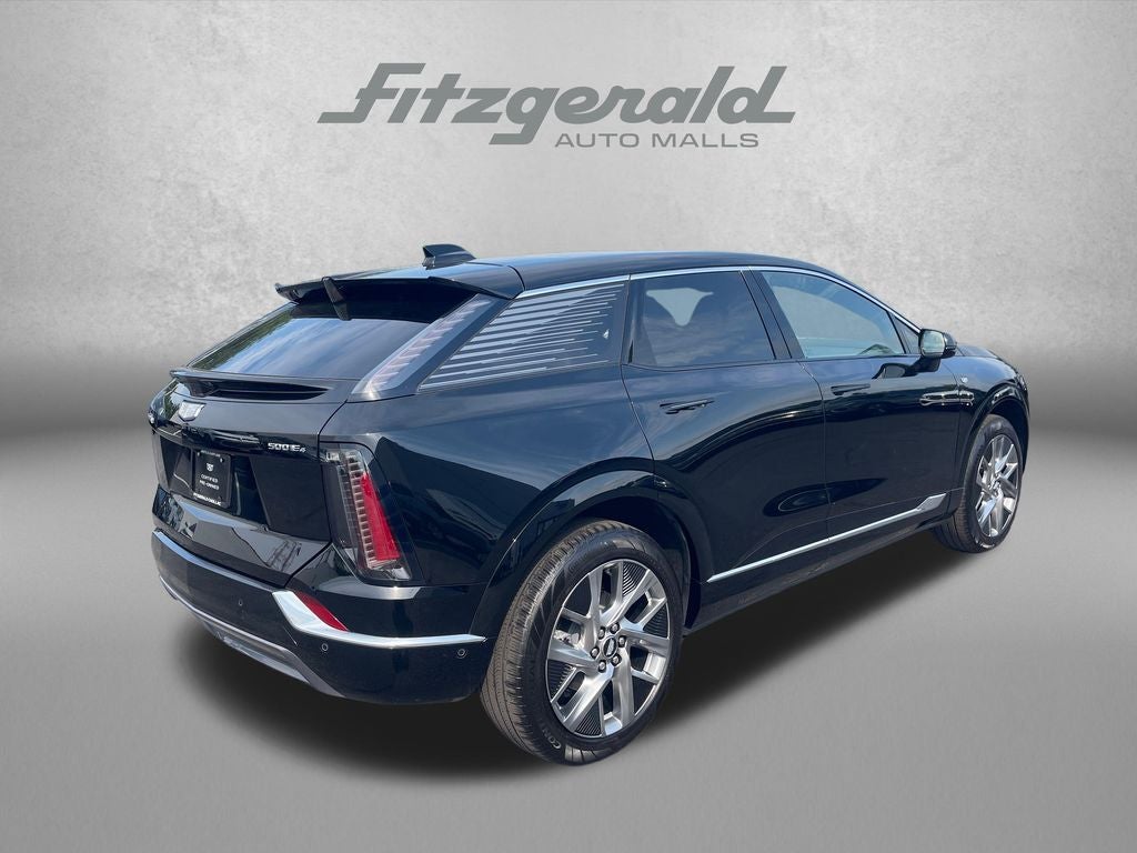 2025 Cadillac OPTIQ Luxury 2