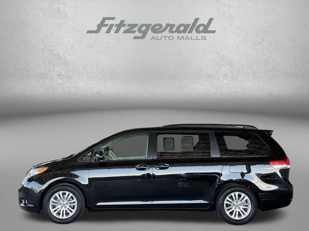 2013 Toyota Sienna XLE 8 Passenger