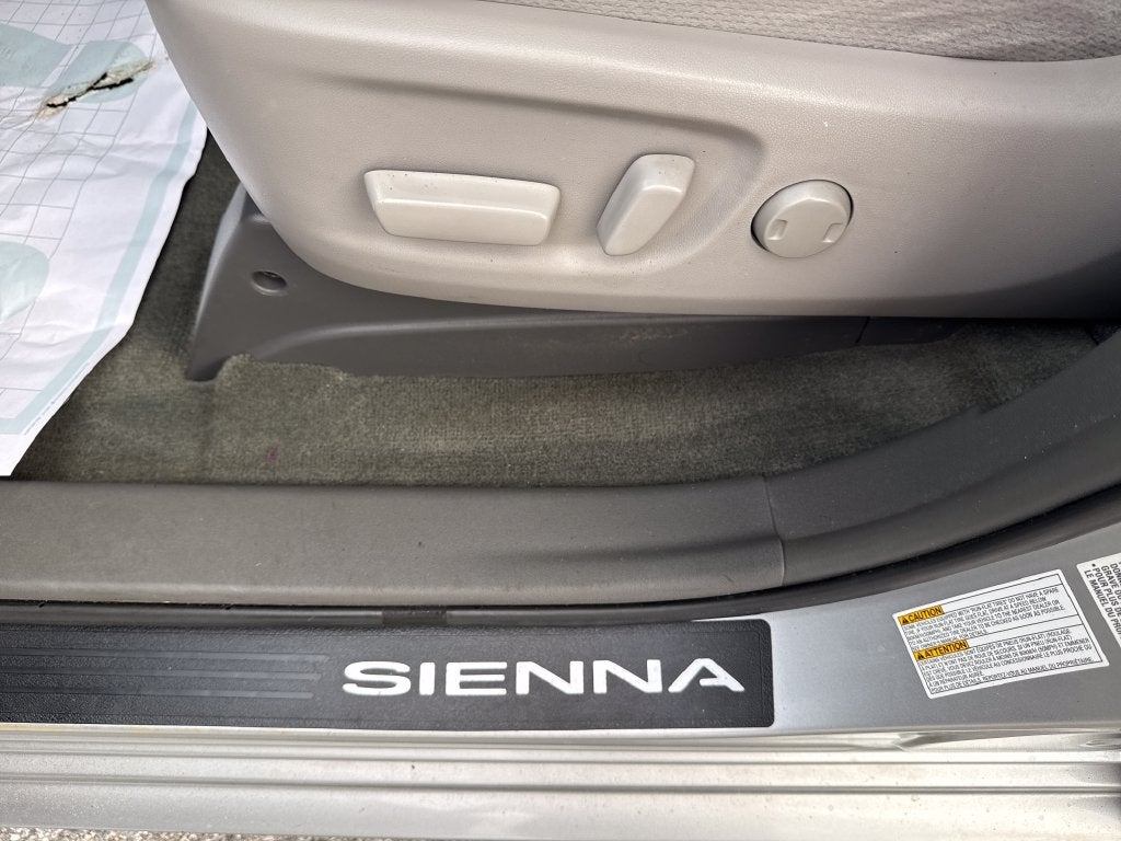 2015 Toyota Sienna LE 7 Passenger