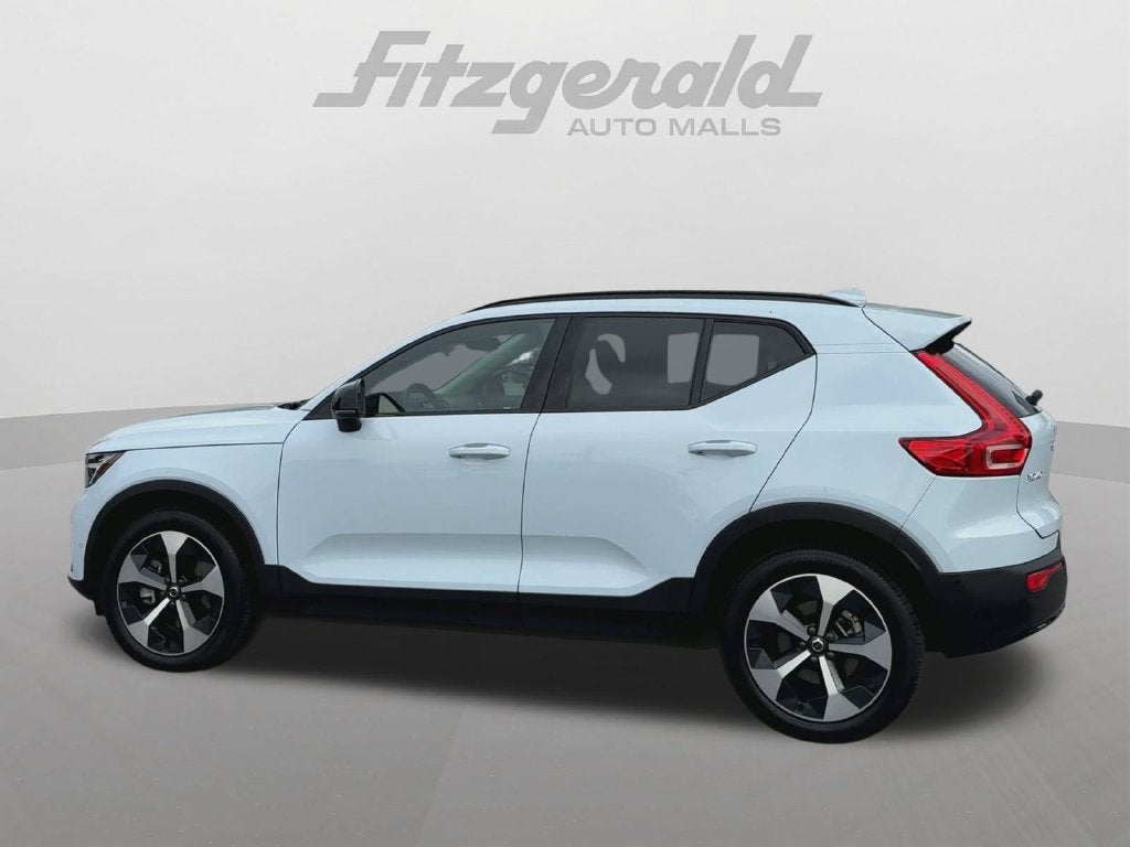 2026 Volvo XC40 B5 Plus