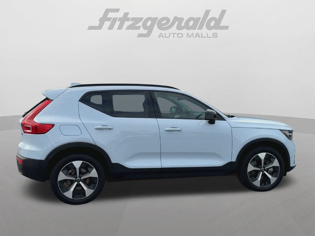2026 Volvo XC40 B5 Plus