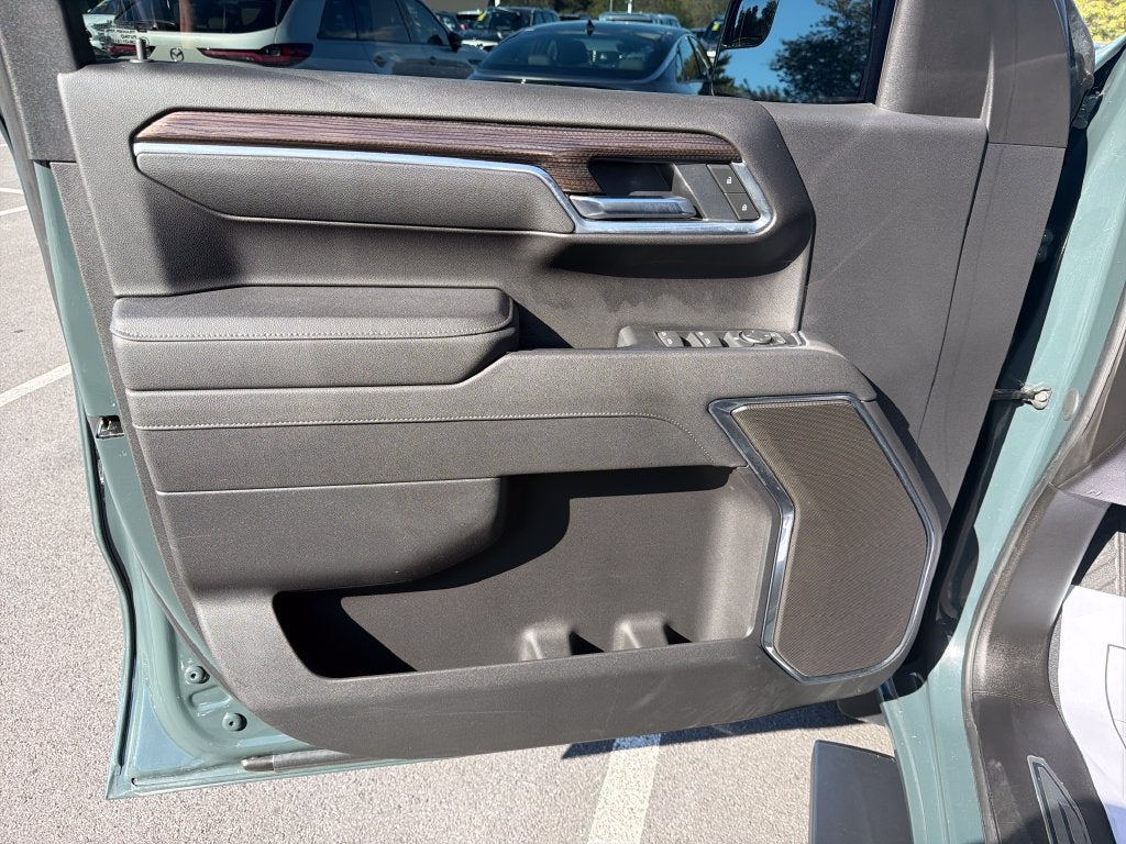 2025 Chevrolet Silverado LT
