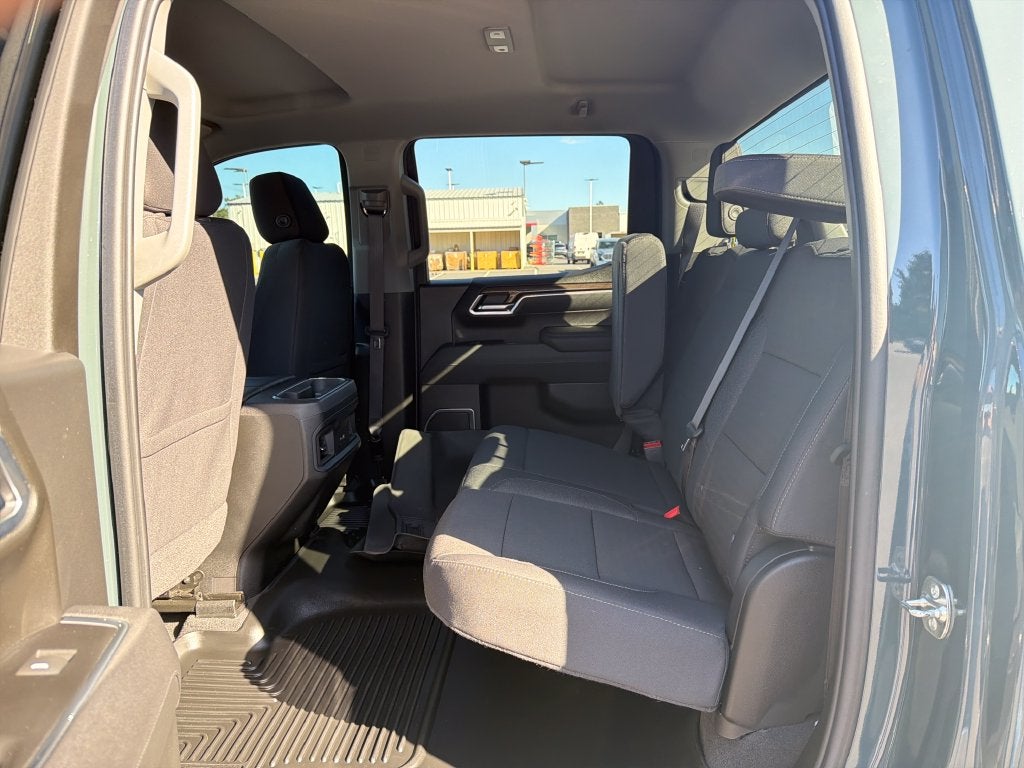 2025 Chevrolet Silverado LT