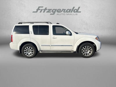 2012 Nissan Pathfinder LE