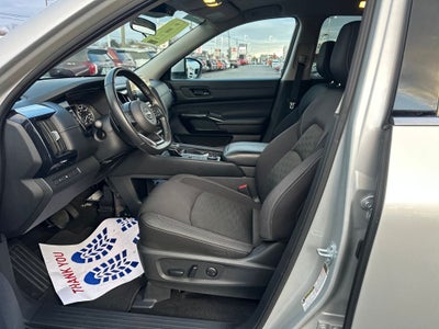 2024 Nissan Pathfinder SV