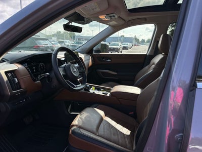 2025 Nissan Pathfinder Platinum