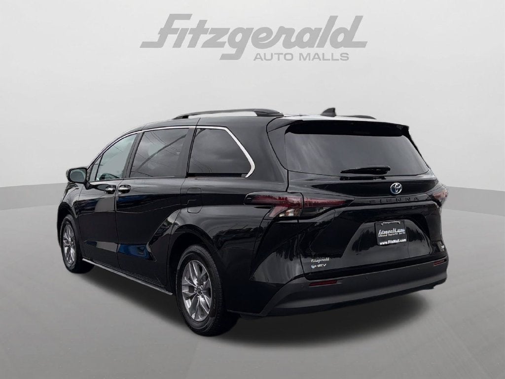 2025 Toyota Sienna XLE 8 Passenger