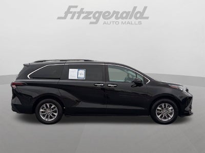 2025 Toyota Sienna XLE 8 Passenger
