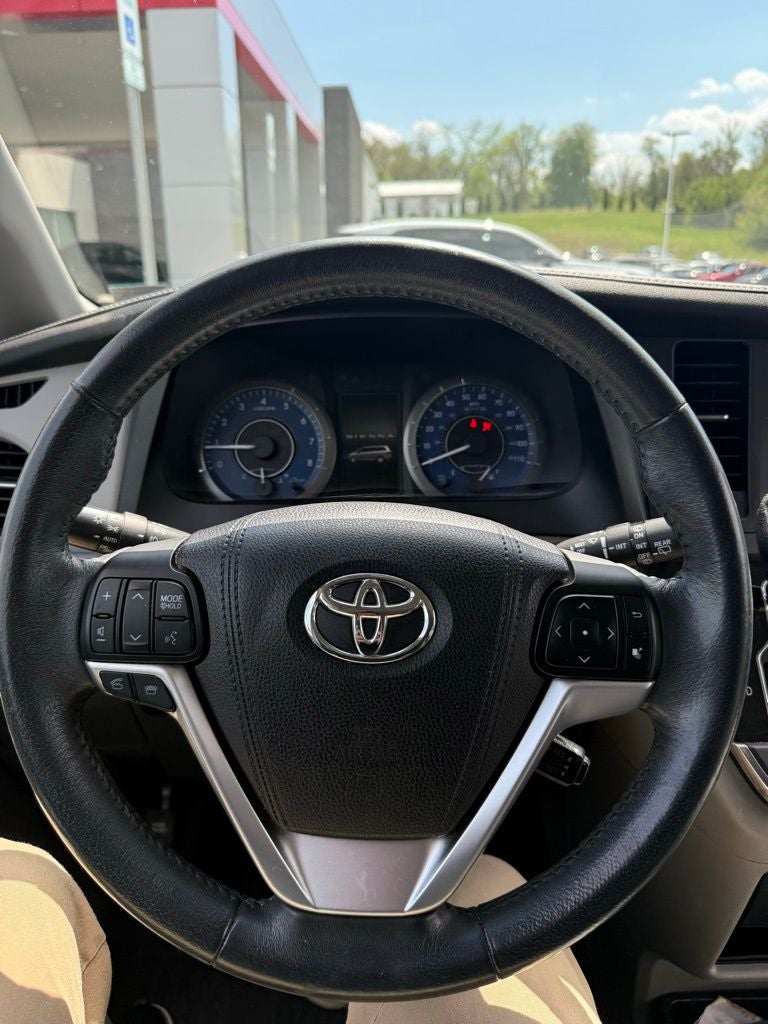 2017 Toyota Sienna XLE 8 Passenger