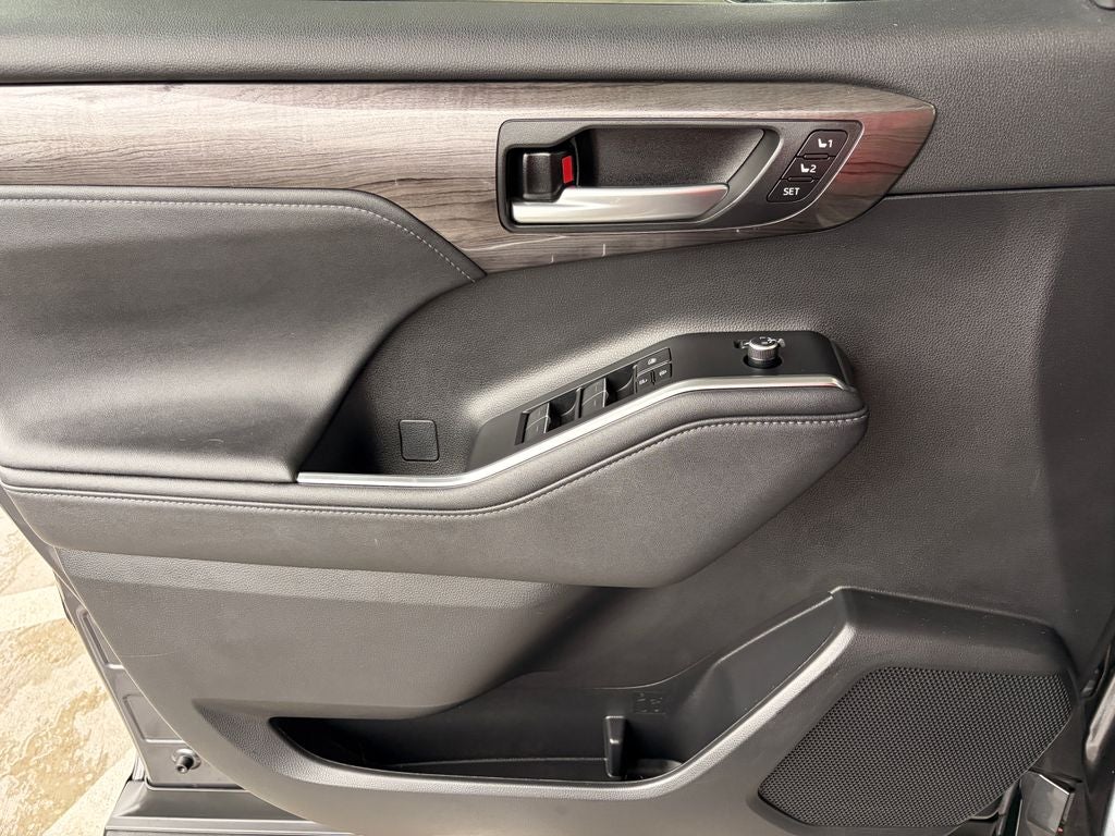 2023 Toyota Highlander Platinum