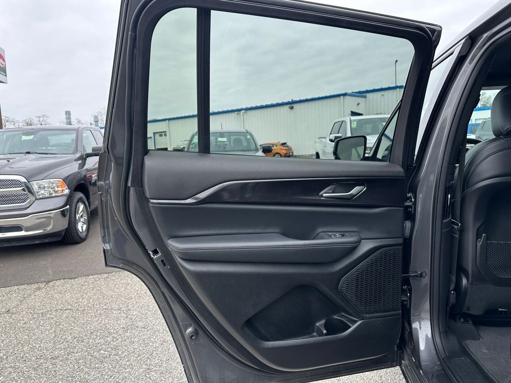 2023 Jeep Grand Cherokee L Altitude 4x4