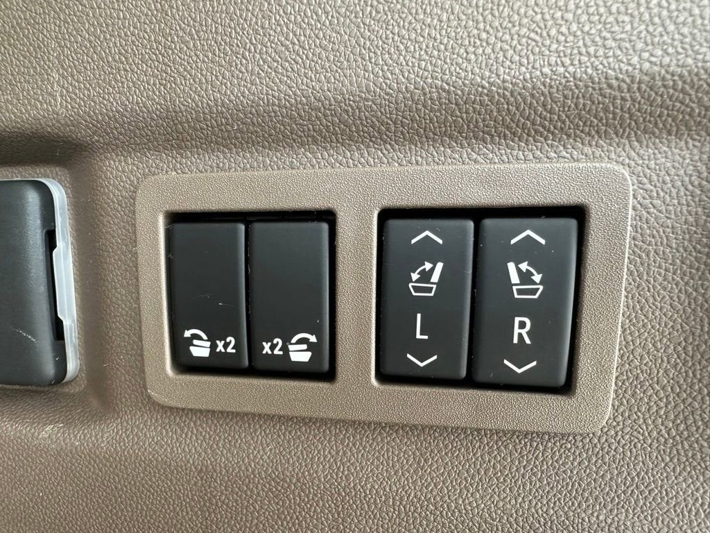 2021 GMC Yukon Denali - Photo 17