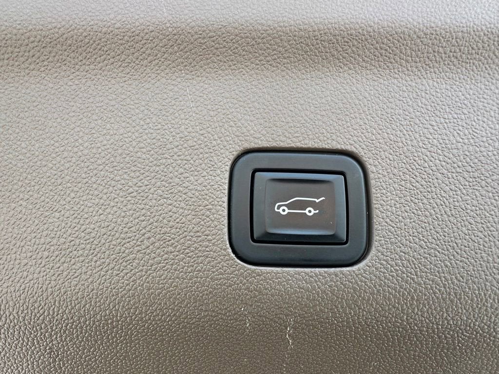 2021 GMC Yukon Denali - Photo 22