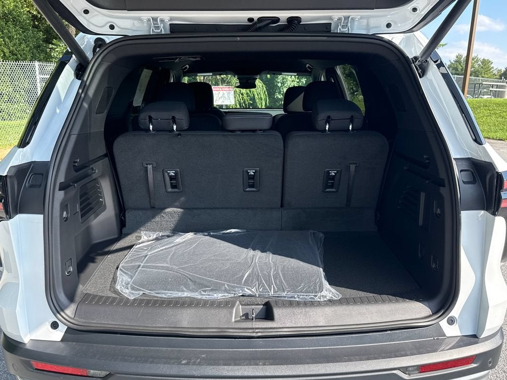 2027 Chevrolet Traverse LT - Photo 8