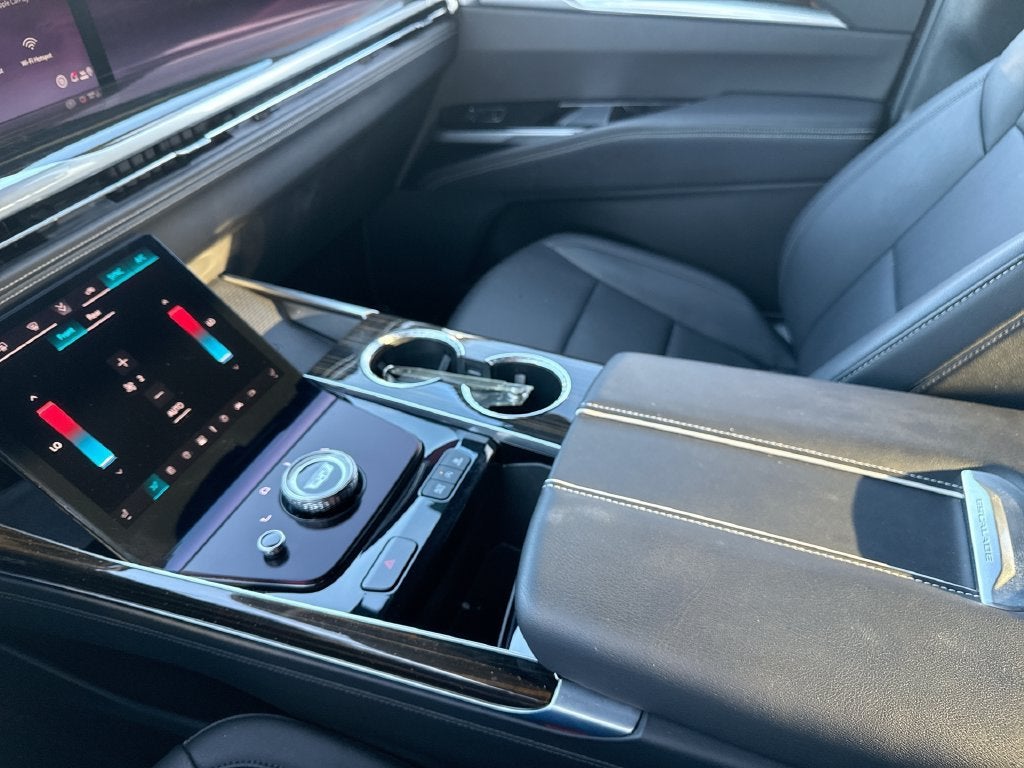 2025 Cadillac Escalade Luxury