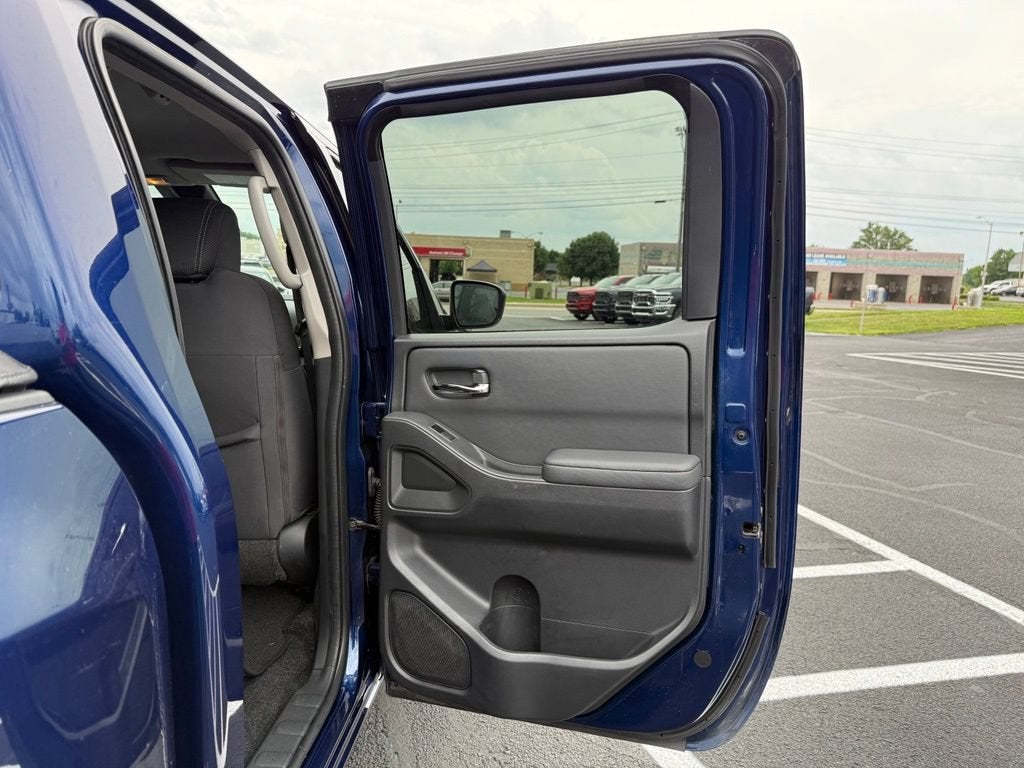 2022 Nissan Frontier Crew Cab SV 4x4