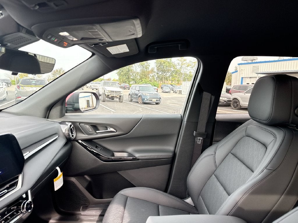 2027 Chevrolet Equinox LT - Photo 11