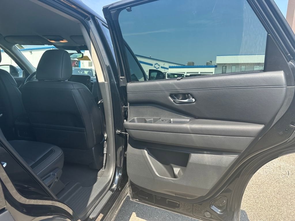 2025 Nissan Pathfinder SL 4WD