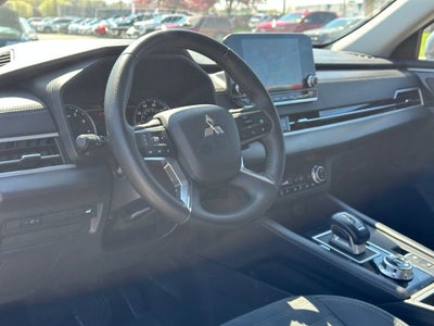 2024 Mitsubishi Outlander SE