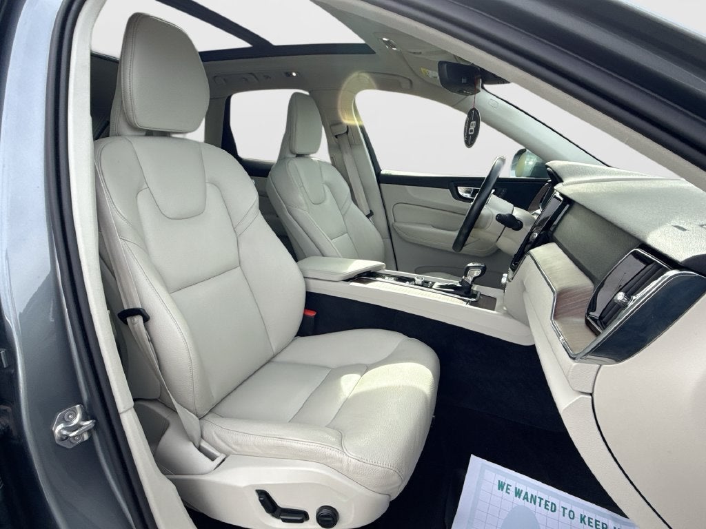 2021 Volvo XC60 T5 Momentum