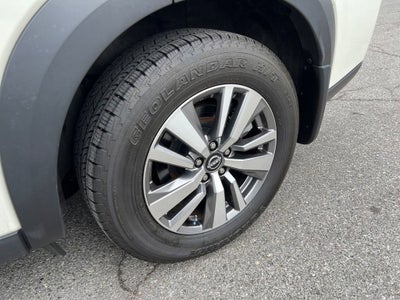 2022 Nissan Pathfinder SL