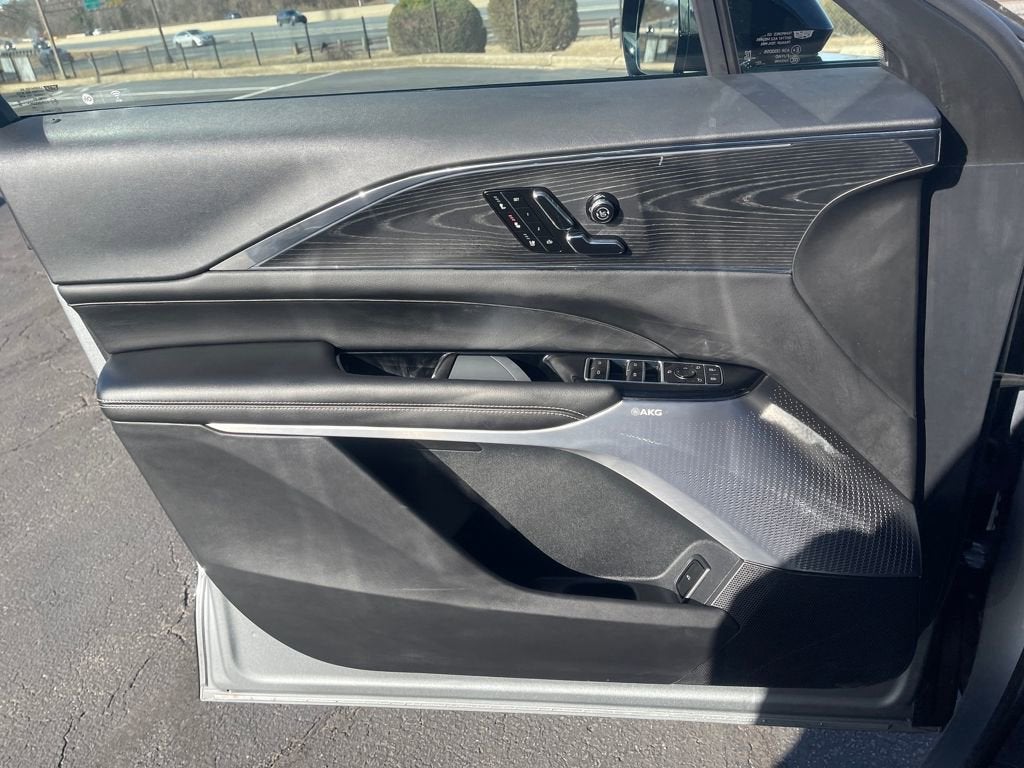 2024 Cadillac LYRIQ Luxury 3