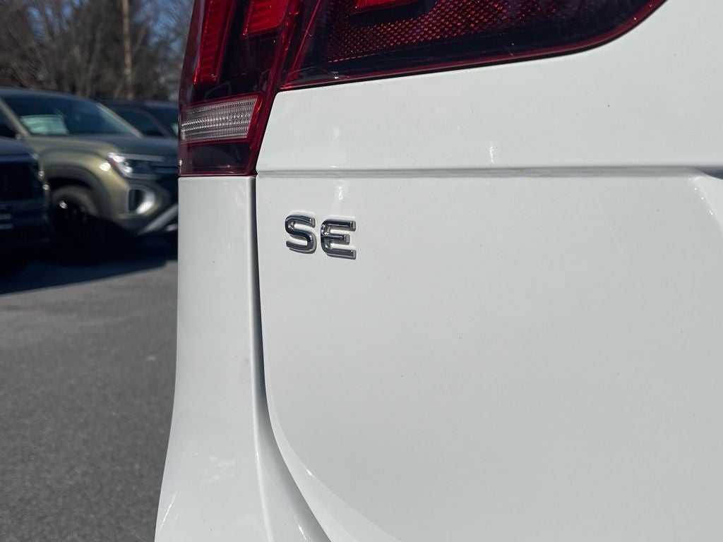 2022 Volkswagen Tiguan SE R-Line Black