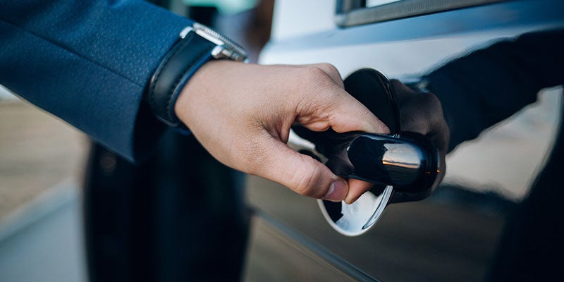 customer looking at the website of Fitzgerald Chevrolet of Hagerstown in Hagerstown MD 